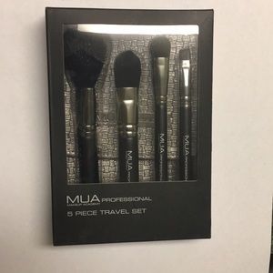 Makeup brushes